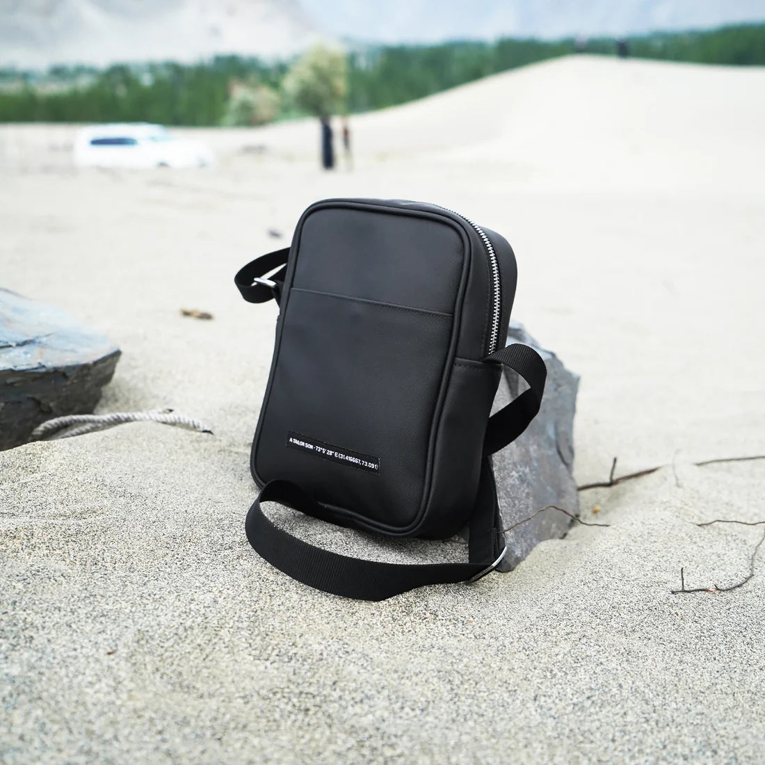 Modish Carry | Black Crossbody Bag – Compact Must-Have Bag for All