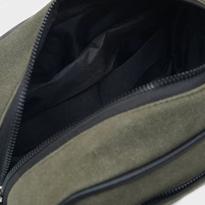 Modish Carry | Beg Peralatan Mandi Unisex Olive Suede | Penganjur Premium