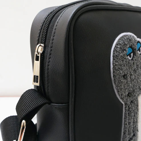 Modische Tragemöglichkeiten | Dino Street-Sling – Unisex-Umhängetasche &amp; Kompakt-Sling