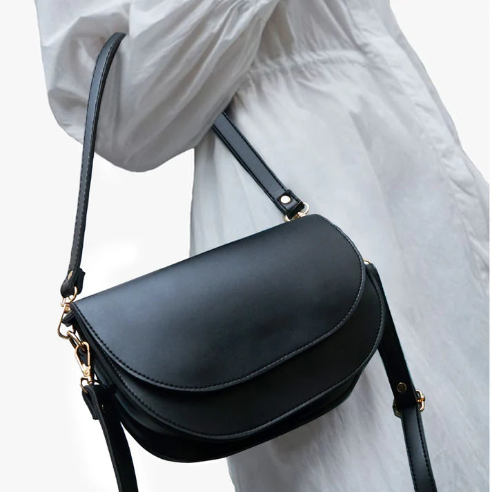 Modish Carry | Black Saddle Bag – Stylish Everyday Handbag for Women & Mums