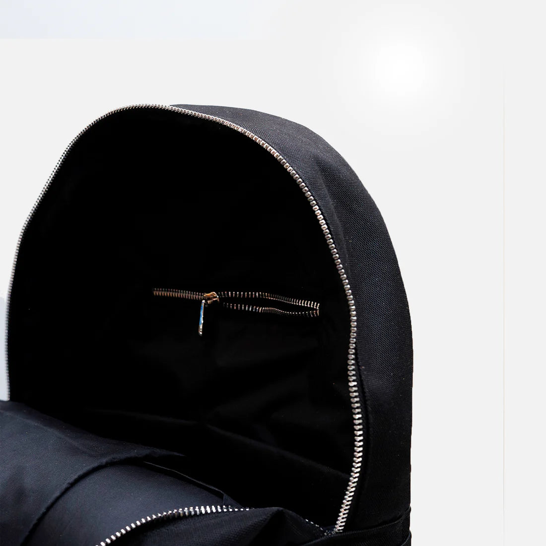 حقيبة ظهر عصرية | حقيبة ظهر سوداء متوسطة اللون - حقيبة أنيقة للاستخدام اليومي 