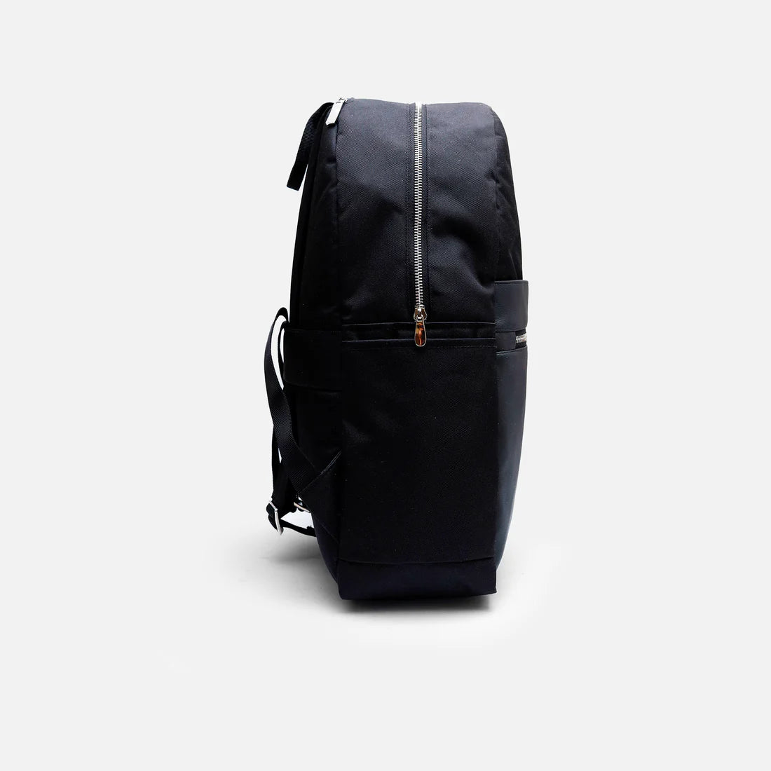 حقيبة ظهر عصرية | حقيبة ظهر سوداء متوسطة اللون - حقيبة أنيقة للاستخدام اليومي 